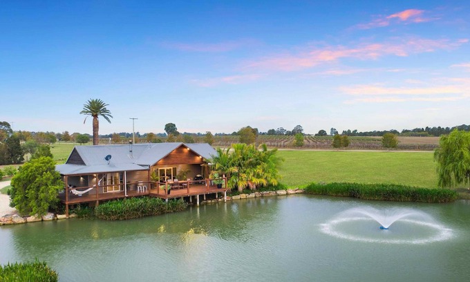 Keinbah Casa | Lilies Lakeside Spa Villa - 1 Bedroom - Your romantic getaway destination