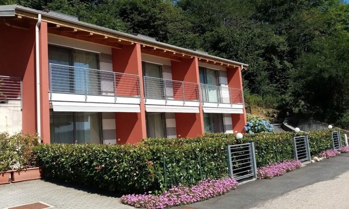 Pella Apartamento | Apartamento "Lilla" en villa con vista al lago, estacionamiento y playa privada