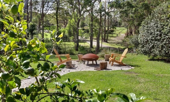 Woollamia Casa | Lilly Creek Cottage, Enjoy the best of both worlds, country and sea
