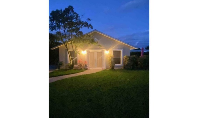 Hobe Sound Casa | Lilly Pulitzer inspired cottage in the beautiful beach town of Hobe Sound, FL.