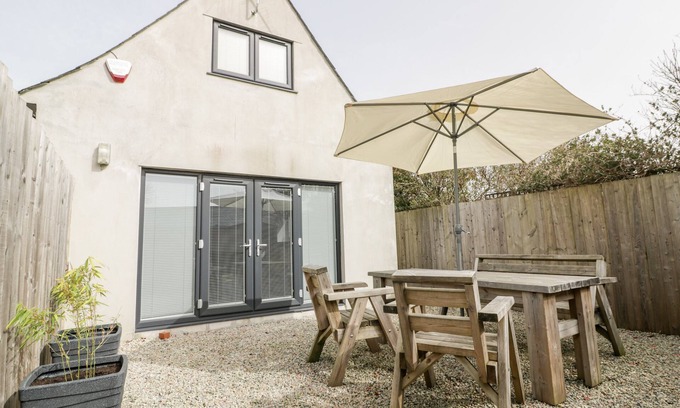 Camelford Cabaña | LILY COTTAGE, pet friendly, with a garden in Camelford