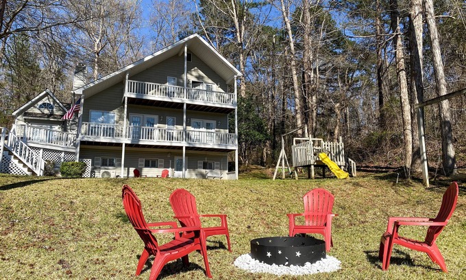 Milledgeville Casa | Lily & Oak Lakefront Retreat