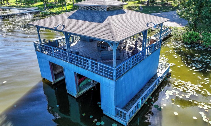 Yantis Casa | Casa del lago de 6 dormitorios con hermosa propiedad frente al lago, patio del lago y deslizamiento de barcos