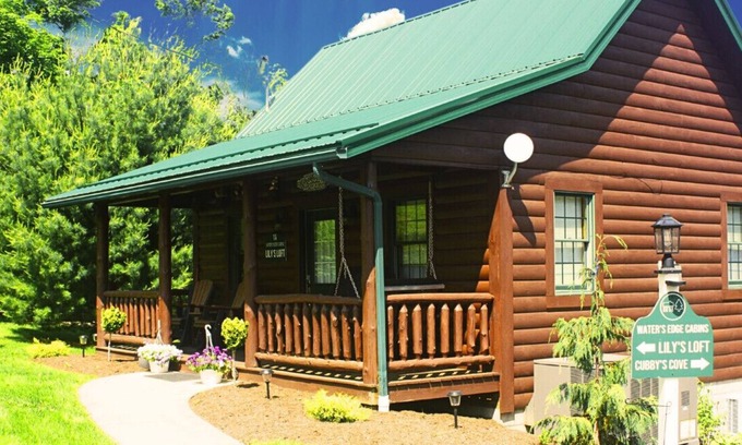 Millersburg Cabina | Lily's Loft at Water's Edge Cabins