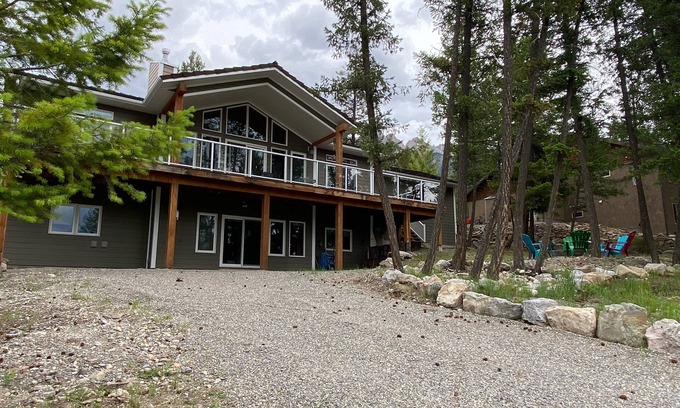 East Kootenay Casa | Lily’s Nighean - 4 bdr 4 bathroom Custom Home Mountain Retreat