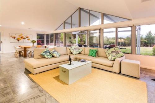 Yallingup Casa | Lilywood - Minutes from Wineries and Yallingup Beach