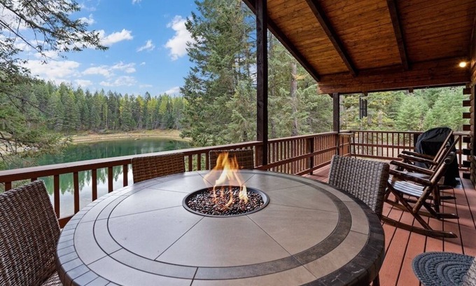 Kalispell Cabina | Limberlost West - Your Montana cabin on a lake!