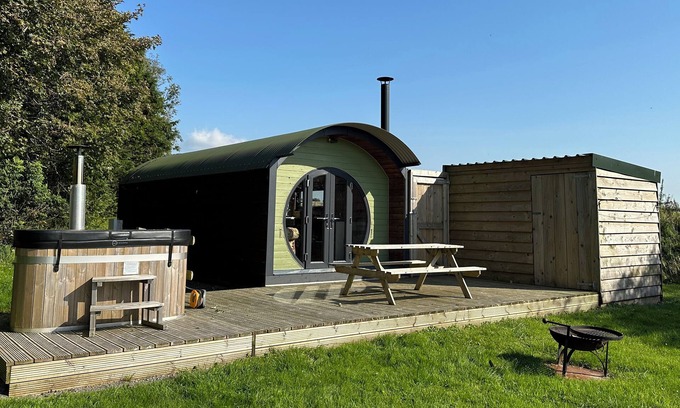 Compton Martin Cabaña | LIME KILN, romantic, with hot tub in Blagdon