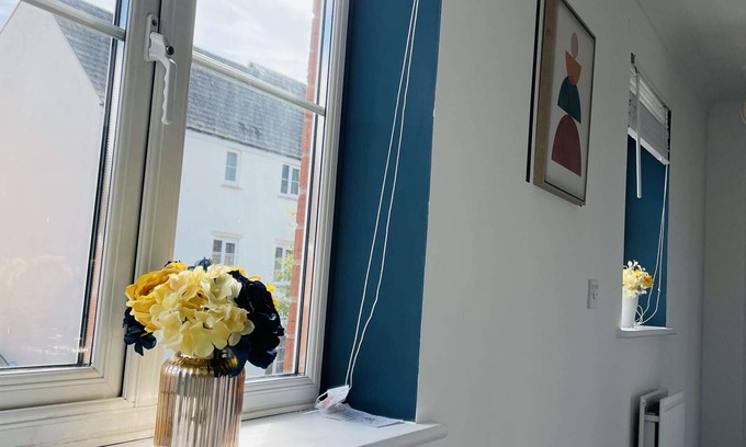 Swindon Otro | Limefield - 3 Bedroom House, Free Parking, WIFI & Netflix
