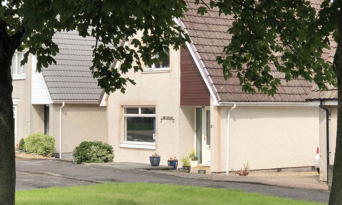Carluke Casa | Inviting 3-Bed House in Law Village, Carluke