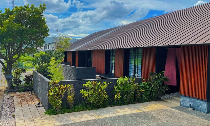 Akaogi Casa | Limited to one pair per day! The entire building is reserved for private use! A luxurious inn designed in a modern Japanese style! You can enjoy your private time in the nature of Amami Oshima with a large projector. ⭐︎