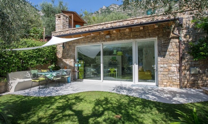 Limone sul Garda Apartamento | Limone - Pequeña casa rodeada de vegetación con vista al lago
