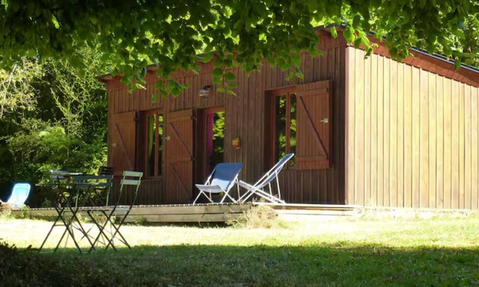 Bonnac-la-Cote Cabina | Limousin cabin by the pond