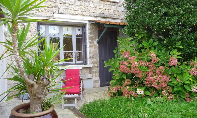 Villers-Saint-Paul Casa | Lin and the charming gite host in Picardy