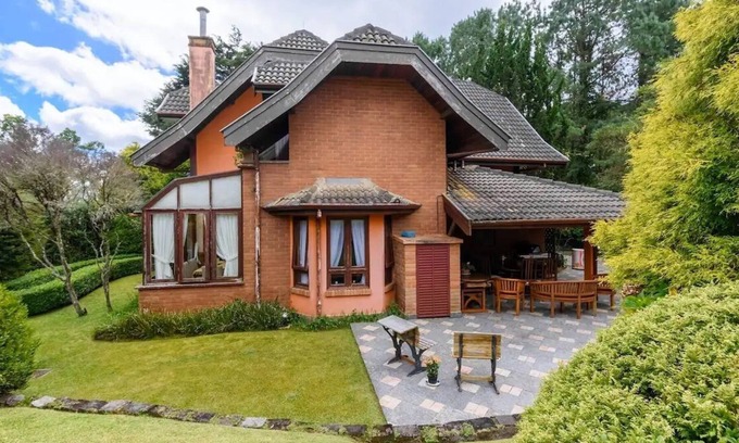 Alto da Boa Vista Casa | Linda Casa com Lareira em Campos do Jordão