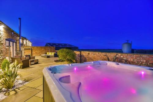 Grange de Lings Casa | Lincoln 4-Beds Sleeps 13 Hot Tub & Pet Friendly