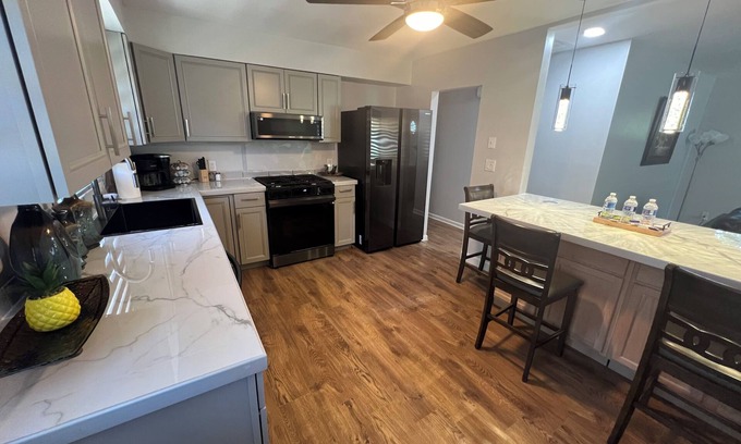 Springdale Casa | LINCOLN-Cozy 3b/1.5b Home in Cincinnati