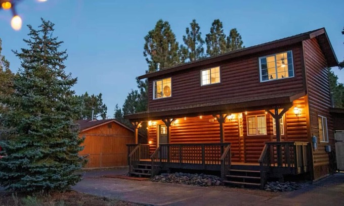 Woodlands Casa | Lincoln Log Cabin | Renovated | Near Attractions