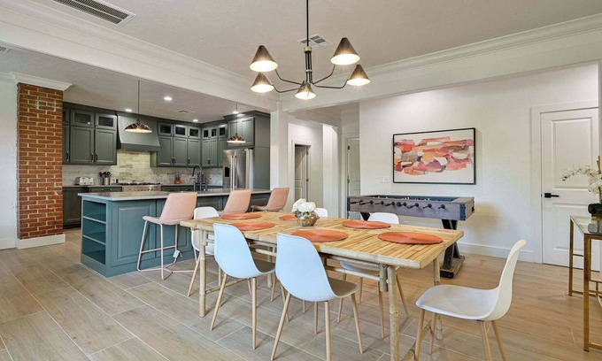 Central Oklahoma City Casa | Lincoln Luxury for Families or Large Groups – Prime Location Near OUHSC & Downto