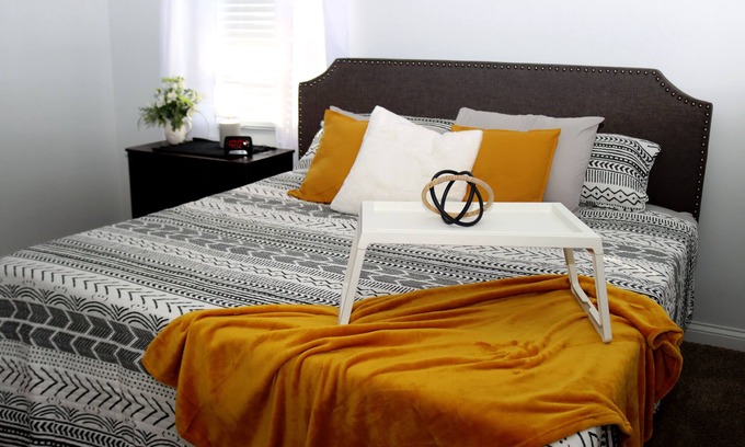 Hodgenville Casa | Lincoln's Red Brick Cottage! Sleeps 7!