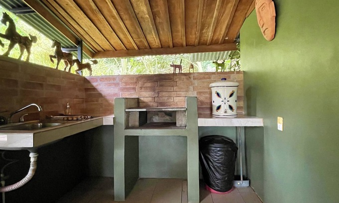 Las Horquetas Cabaña | Linda cabaña rústica en Sarapiqui de Heredia con piscina y wifi