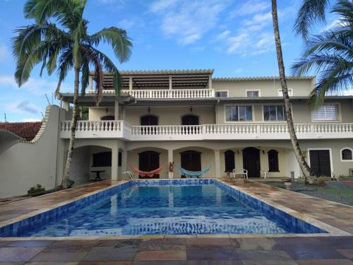 Itanhaem Casa | Linda Casa de praia com Super piscina 12x5 Novinha com 3 níveis, Wi-Fi, Tv led,jardim , churrasqueira completa