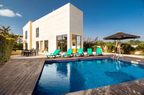 Santa Eulalia Casa | LINDA Oura Beach 4BR Villa 10 New for rent!