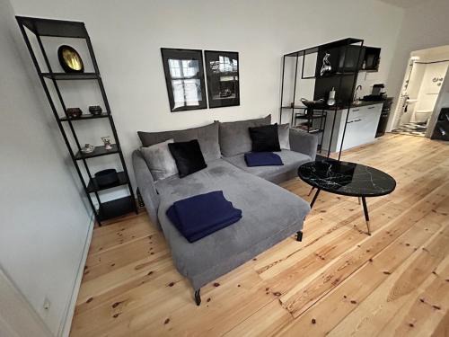 Dutch Quarter Apartamento | Linde18 bed&desk