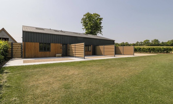 Wincanton Cabaña | LINDEN BARN, pet friendly, luxury holiday cottage in Wincanton