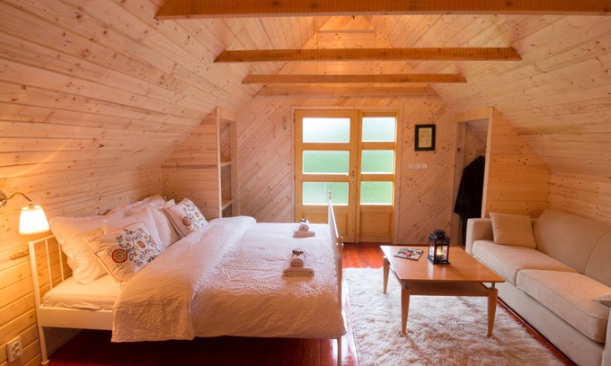Velika Plana Chalet De Esquí | Linden Tree Retreat & Ranch