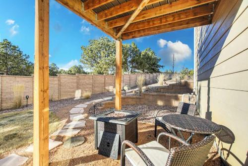 Woodmoor Casa | Lindenmere Retreat Private Basement w Fire Pit