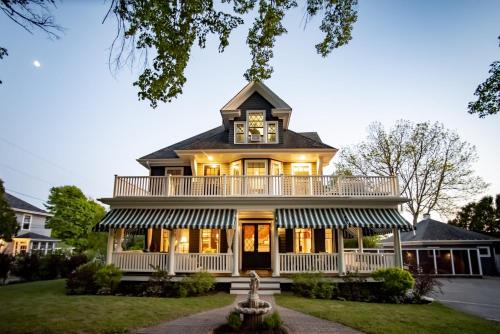 Southwest Harbor Cama Y Desayuno | Lindenwood Inn