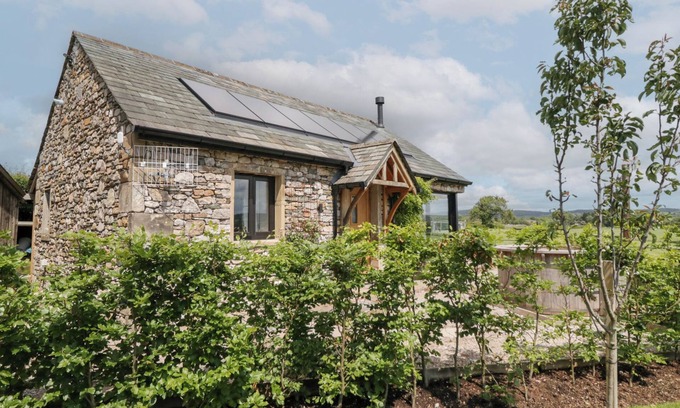 Warton Cabaña | LINDETH CROFT, pet friendly, character holiday cottage in Carnforth