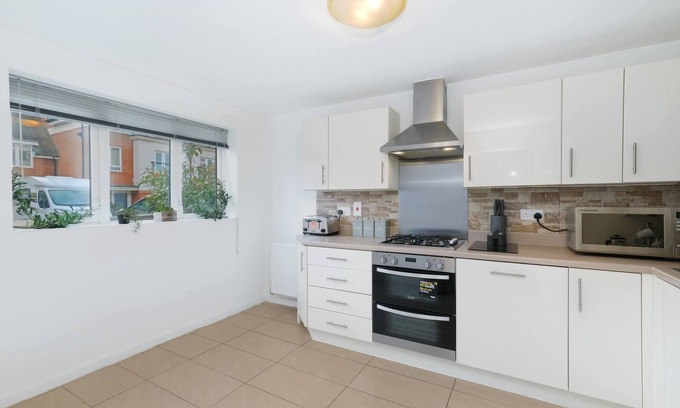 Maidenhead Apartamento | Lindsey Serviced 4 Bedroom 2 Bath house