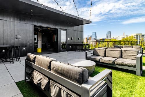 Rolling Mill Hill Casa | Lindsley by AvantStay Balcony Modern Design A Downtown Location