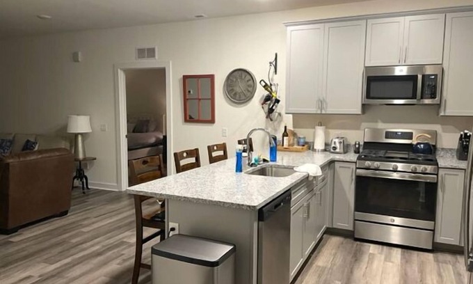 Rehoboth Beach Condominio | **LINENS INCLUDED!!** First Floor Condo with Community Pool & Bayviews