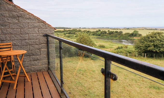Embleton Cabaña | LINKS VIEW, pet friendly, with a garden in Embleton