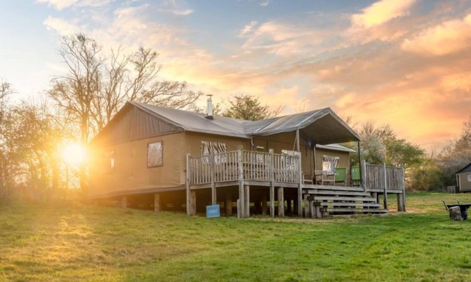 Saxmundham Cabina | Linnet at Sweffling Hall, Dog Friendly
