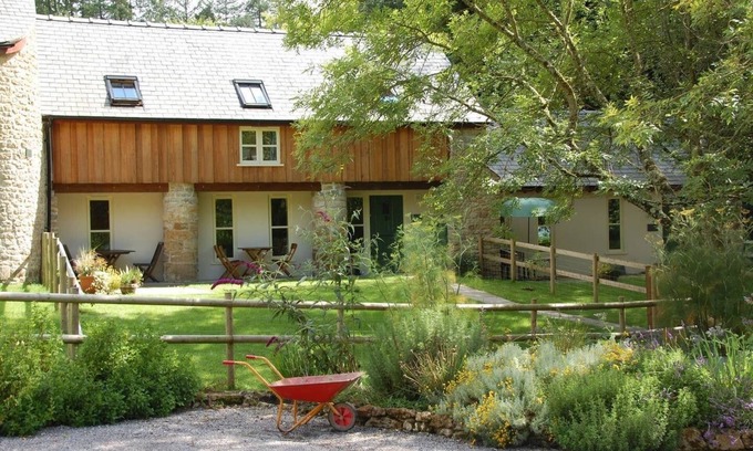 Bridport Casa | Linum Barn, Converted Flax Mill, Rural tranquility