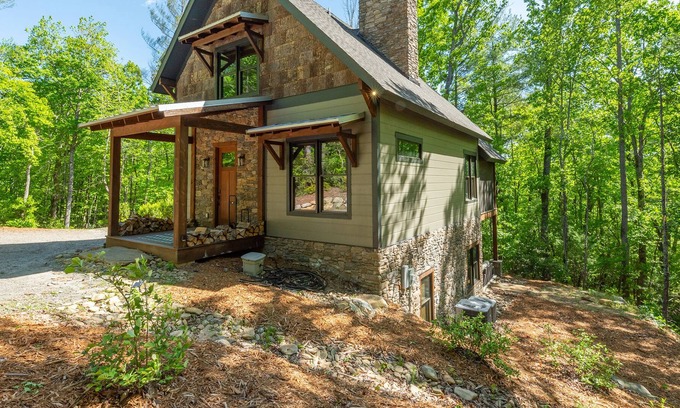 Nebo Casa | Linville Hollow | Game Room & 5 min. to Lake James