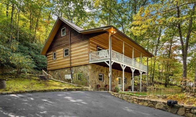 Frank Casa | Linville Mountain Hideaway