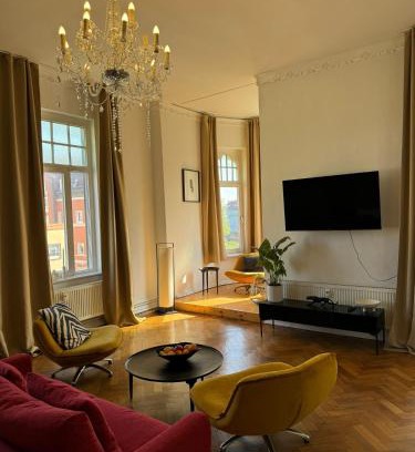 Minden Apartamento | Lio Suite Design Apartment Balkon Netflix