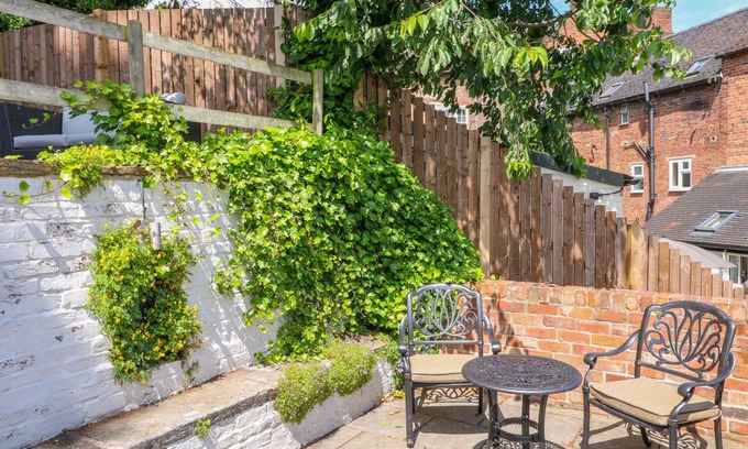 Ashbourne Cabaña | Lion House