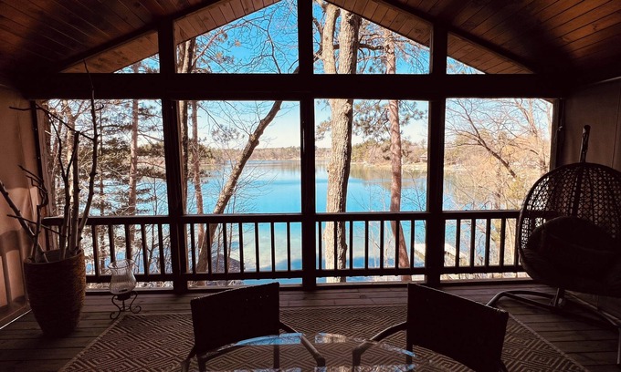 King Cabaña | Lion on Sunset Lake/Chain O' Lakes/Nestled in the woods/Pet friendly!
