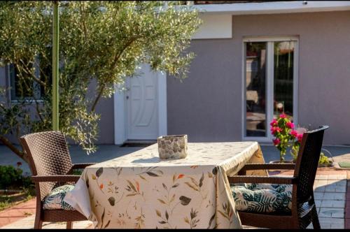 Tragilos Casa | Liopetra