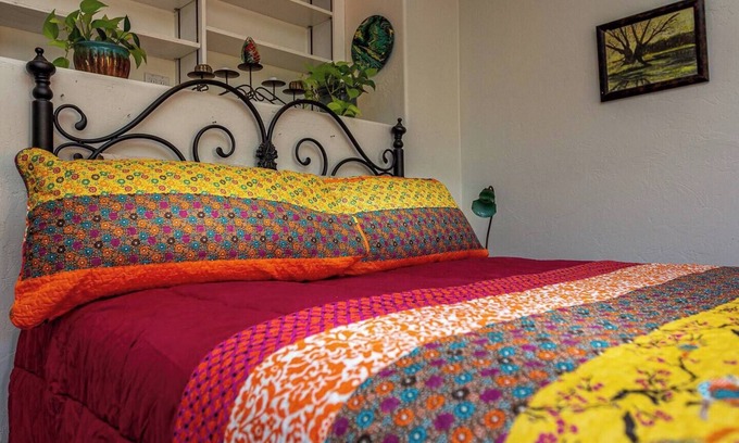 Three Rivers Casa | Lisa's Dog Friendly Sequoia Boulder Room--no pet fees