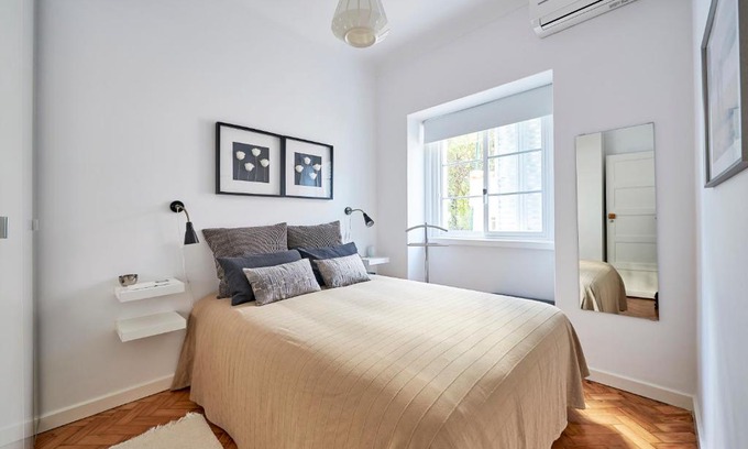 Alvalade Apartamento | Lisbon Haven - By the METRO with AC