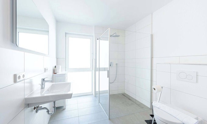 Sudliche Innenstadt Apartamento | LiT LiVING: Luxus | Box SprIng | Parking | Balcony