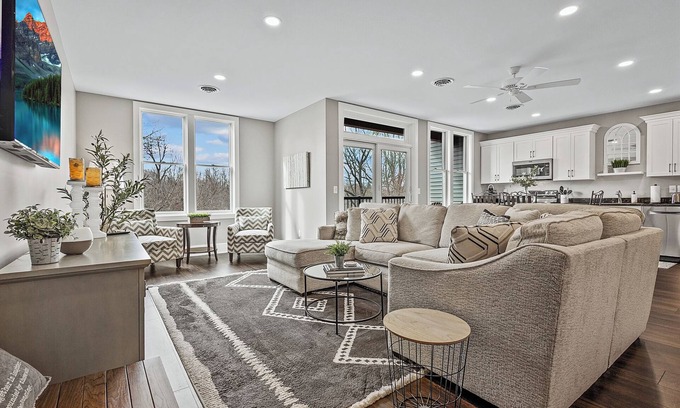 Akron Apartamento | Litfin Loft: A Luxury Short Term Rental