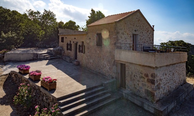 Kamboi Casa | Casa de piedra LITHARI en el pueblo Kampoi (00000009764)